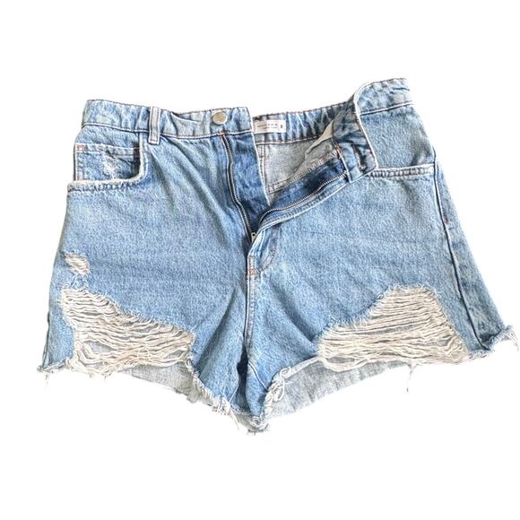 Zara Women's Destroyed Denim Short Cut Off Frayed Hem Hi-Rise Light Wash Size 8 - Picture 1 of 12